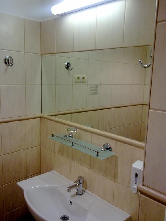 Eszterhazy Karoly Egyetem Hotel Eger Habitación foto
