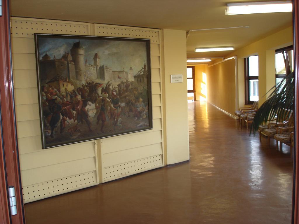 Eszterhazy Karoly Egyetem Hotel Eger Exterior foto