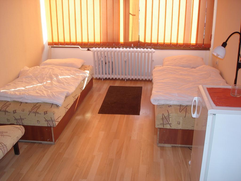 Eszterhazy Karoly Egyetem Hotel Eger Habitación foto